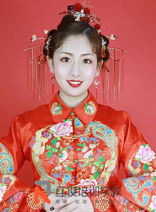 海口哪裏學(xué)秀禾服妝容？學(xué)習秀禾服妝容有(yǒu)什麽注意事項？