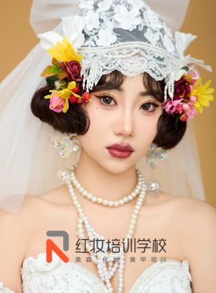 海口紅妝學(xué)校莫奈油畫妝亮相藝術展，模特猶如油畫走出