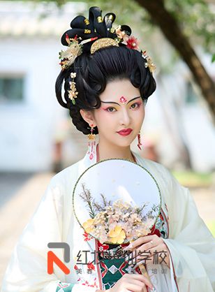 海口紅妝化妝學(xué)校技(jì )能(néng)培訓班作(zuò)品·「夢回大唐」妝造作(zuò)品