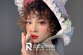 海口紅妝化妝培訓學(xué)校莊園少女輕油畫妝容造型作(zuò)品視頻