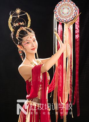 海口化妝師哪裏進修？紅妝學(xué)校敦煌飛天妝容作(zuò)品仙氣飄飄！