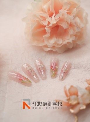 海口紅妝培訓學(xué)校美甲作(zuò)品·郁金香主題美甲